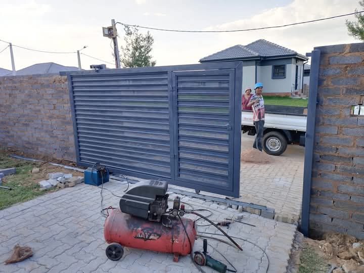 Custom Steel Sliding Gate Fabrication in Soweto